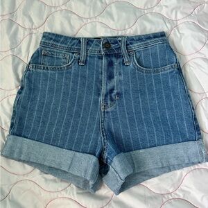 Hollister Ultra High-Rise Mom Short 3”